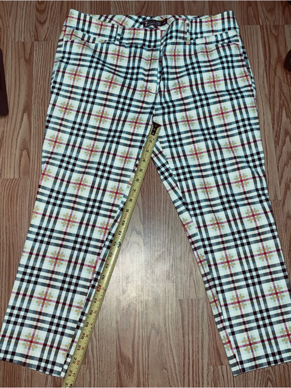7th Avenue Design StudioWhite Plaid Cropped Pants with Black and Pink Windowpane